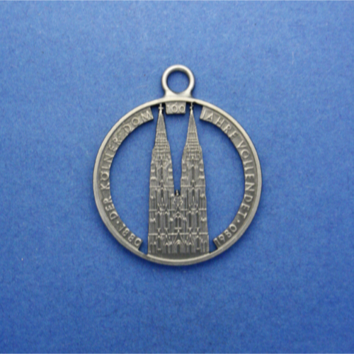 Deutschland 5 Deutsche Mark <br> <br> Kölner Dom <br> <br> Silberfarben mit gelöteter Öse <br> <br> ø 29 mm <br> <br> Standardausführung 80 €