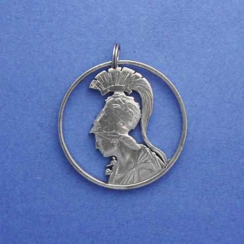 20 Drachmai <br> <br> Behelmter Kopf der Athene <br> <br> Silberfarben <br> <br> ø 32 mm <br> <br> Standardausführung 80 €