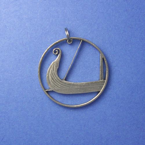 20 Kroner <br> <br> Bug eines Wikingerschiffes <br> <br> Messingfarben <br> <br> ø 27.5 mm <br> <br> Designausführung 115 €