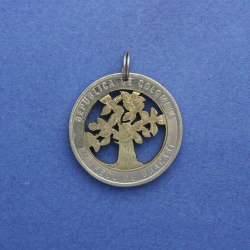 Kolumbien 500 Pesos <br> <br> Regenbaum von San Juan Bautista de Guacari <br> <br> Bimetall <br> <br> ø 23.7 mm <br> <br> Standardausführung 80 €