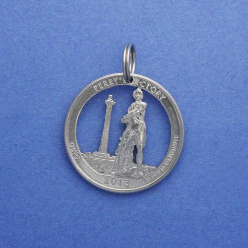 0.25 Dollar <br> <br> Nationalpark-Serie, Perry's Victoria and International Peace Memorial - Ohio <br> <br> Silberfarben <br> <br> ø 24.2 mm <br> <br> Standardausführung 45 €